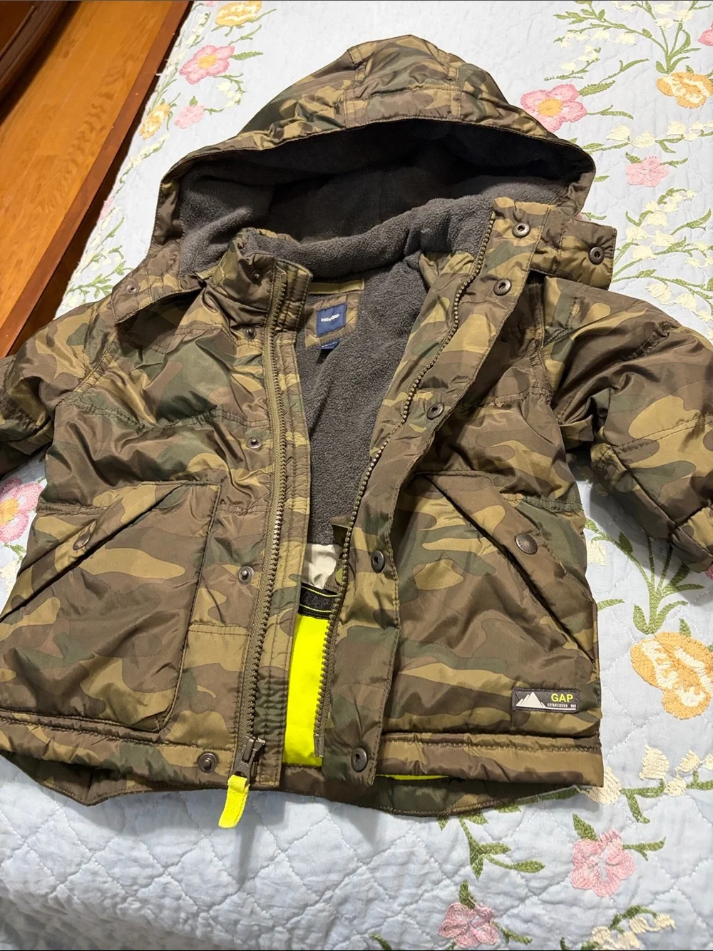 Baby Gap  Camouflage PreOwned Puffer Fleece Lined Jacket Size 18-24 months